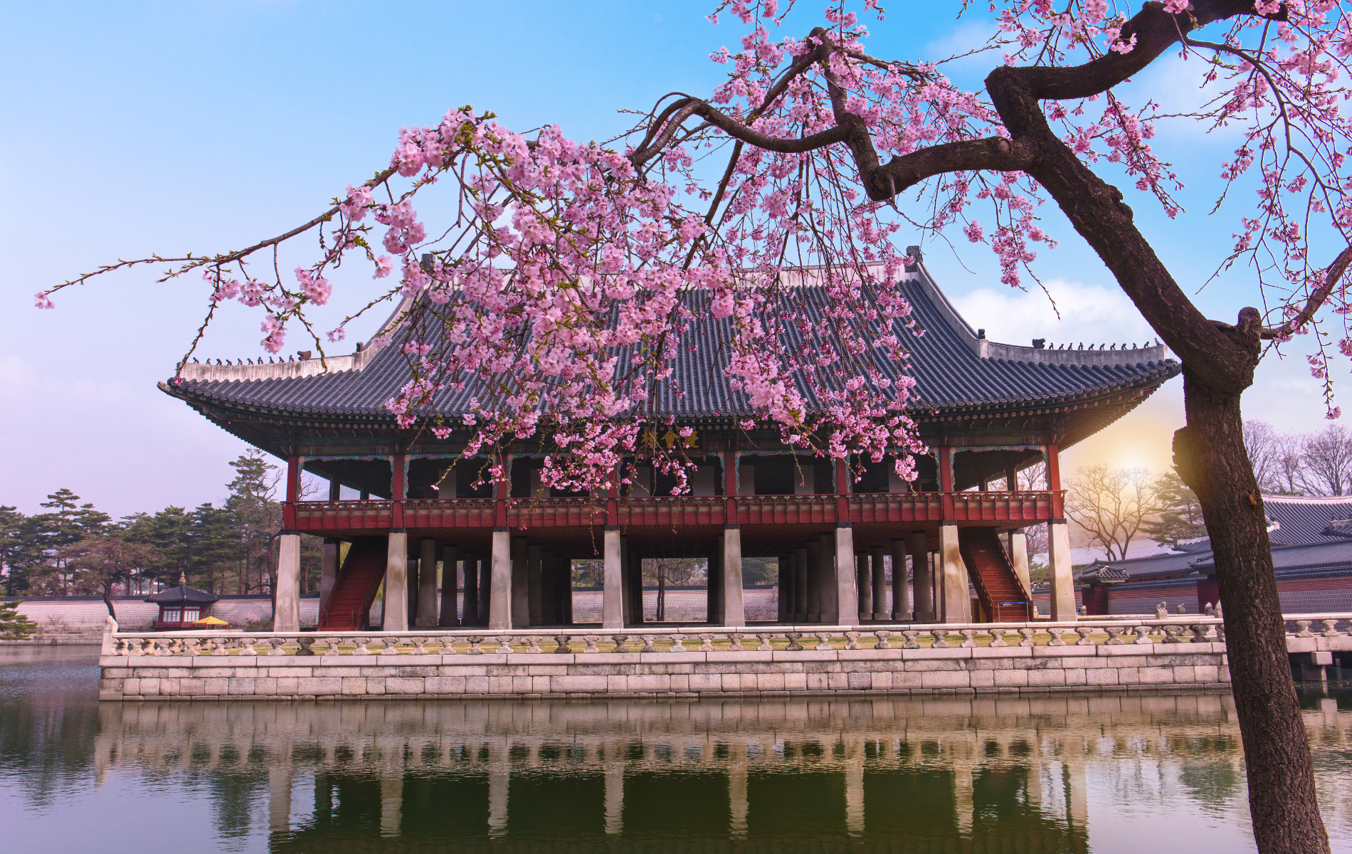 un temple en corée du sud au bord d'un lac
