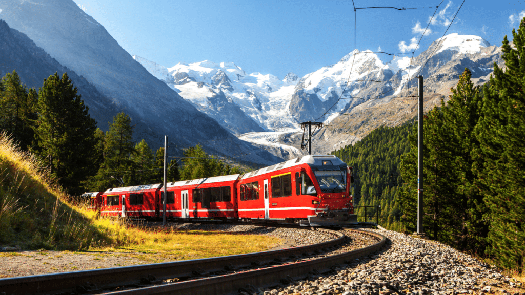 Train dans les montagnes en Suisse