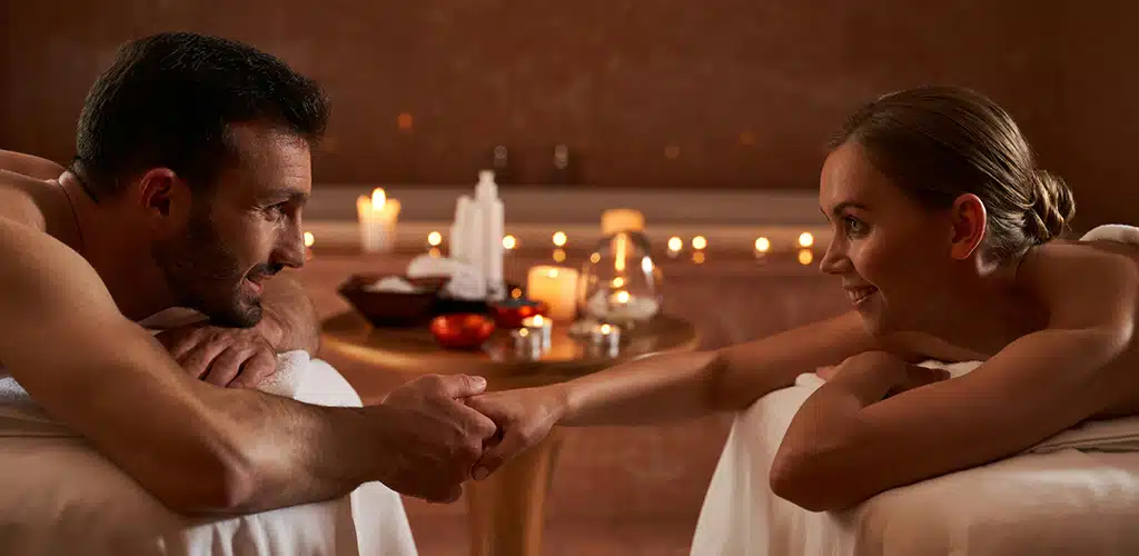 couple voyage de noces detente spa massage