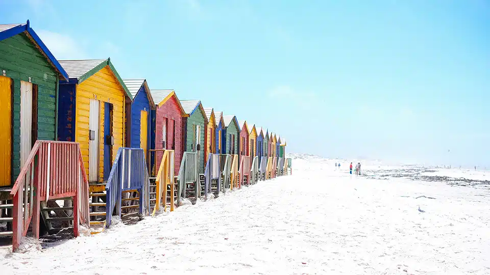 maisons de plage aux couleurs assorties muizenberg cape town afrique du sud Maisons de plage aux couleurs assorties, Muizenberg Cape Town Afrique du Sud