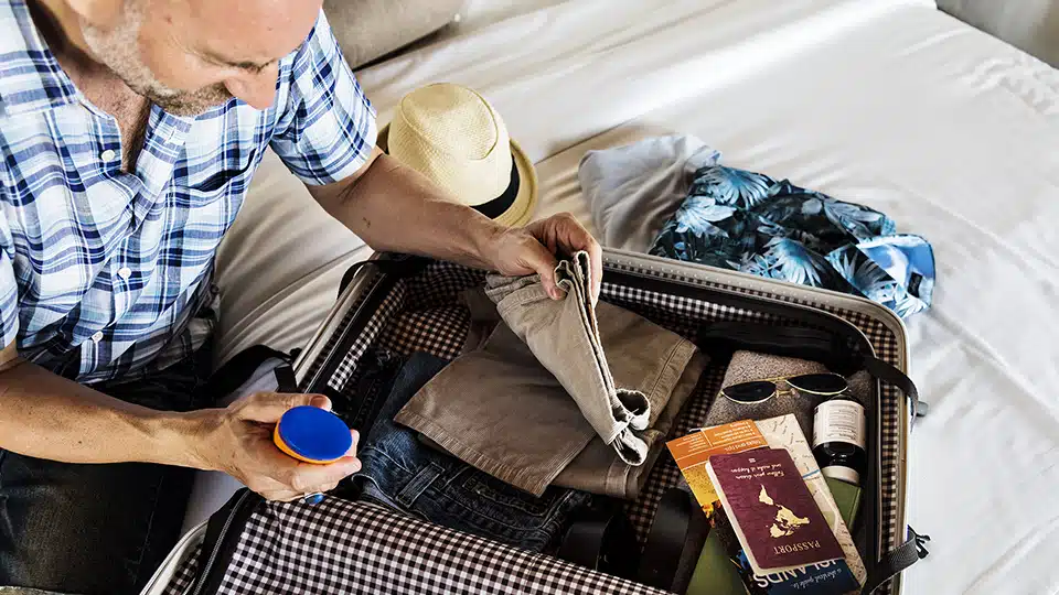 préparer valise voyage hiver soleil