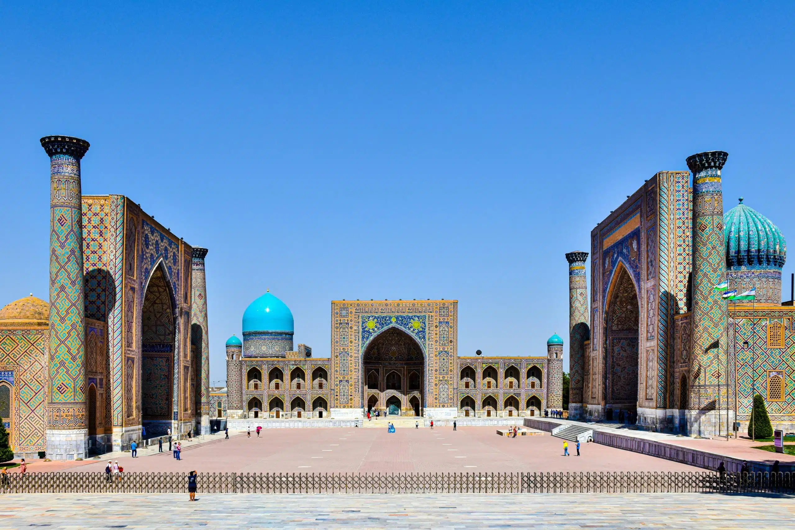 grand batiment avec un dome samarcande ouzbekistan grand batiment avec un dome samarcande ouzbekistan