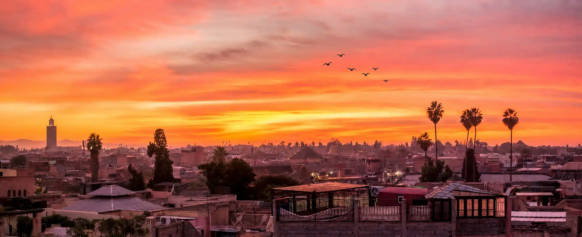 magnifique coucher du soleil a Marrakech destination chaude en hiver