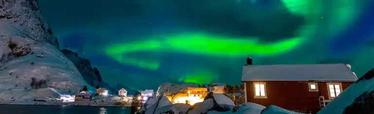 Voyage en Laponie sur mesure sous les aurores boréales en hiver
